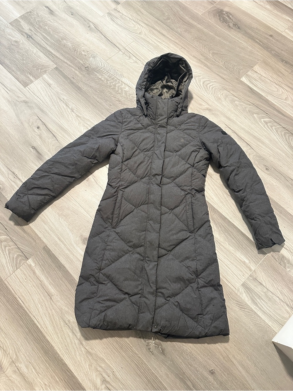 The North Face Women's Long Quilted Puffer Coat - Charcoal
